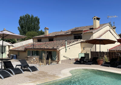 Rural House Los Cipreses de Mesones Guadalajara next to Madrid - Photo of the backyard and pool